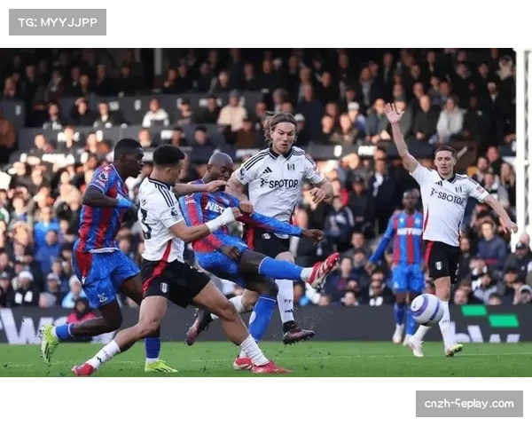 狼队与伯恩茅斯比赛实时：高节奏对攻，上半场双方合计完成120次冲刺跑