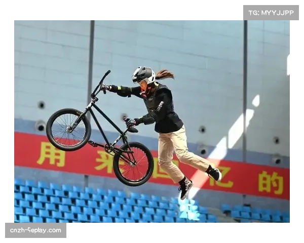 解析世界BMX自由式锦标赛冠军新连招：技术拆解与训练启示